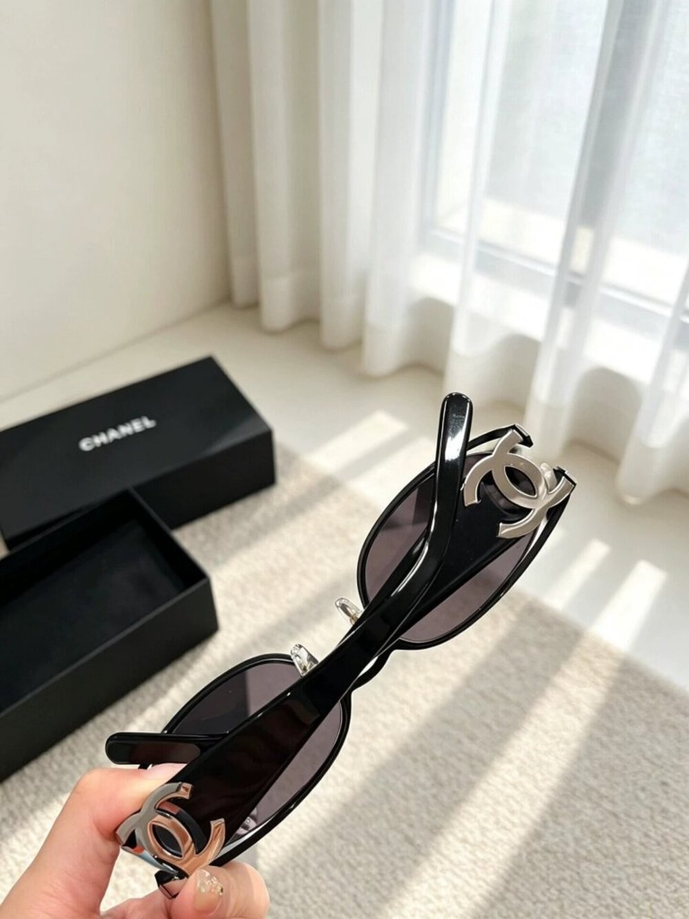 NWT NIB CHANEL CC Logo Oval Sunglasses Black Gold Silver Authentic - Picture 3 of 6